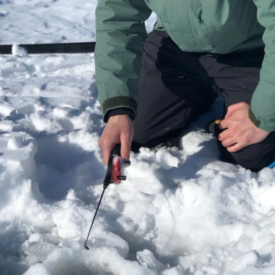 Eisfischen mit einem Guide