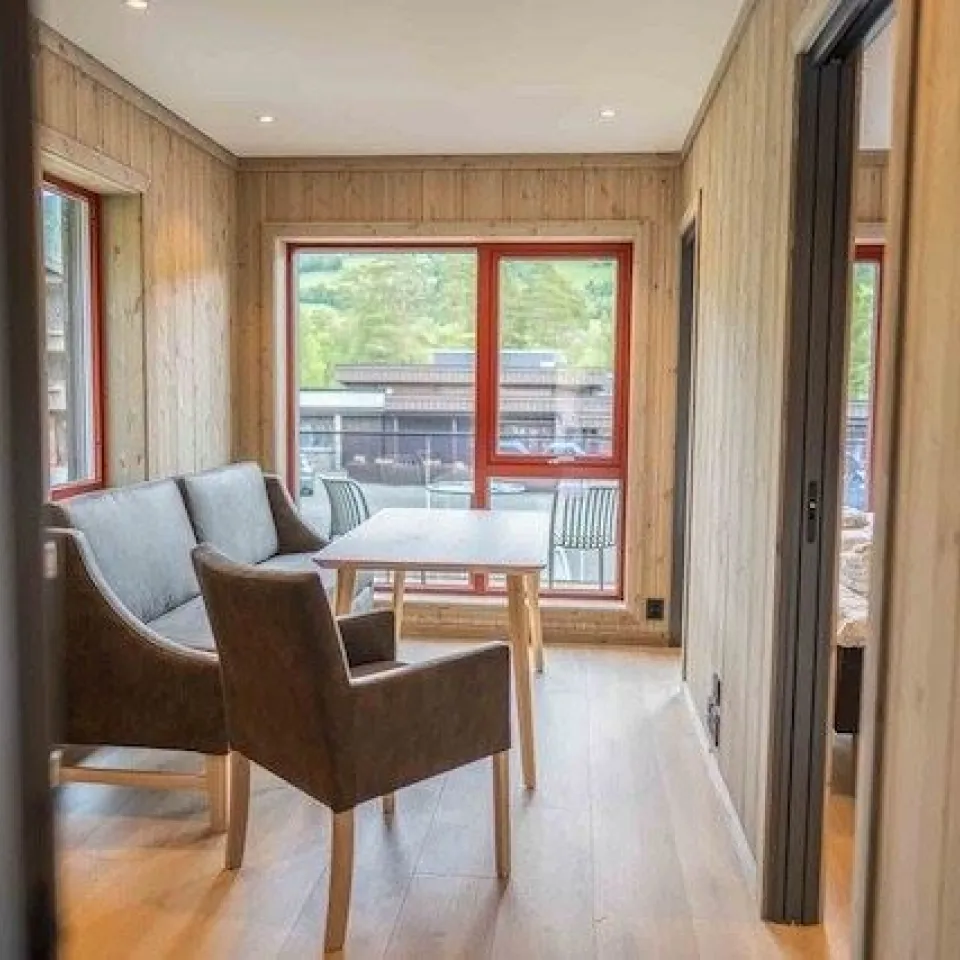 Hotellrom for 4 personer med dusj og wc