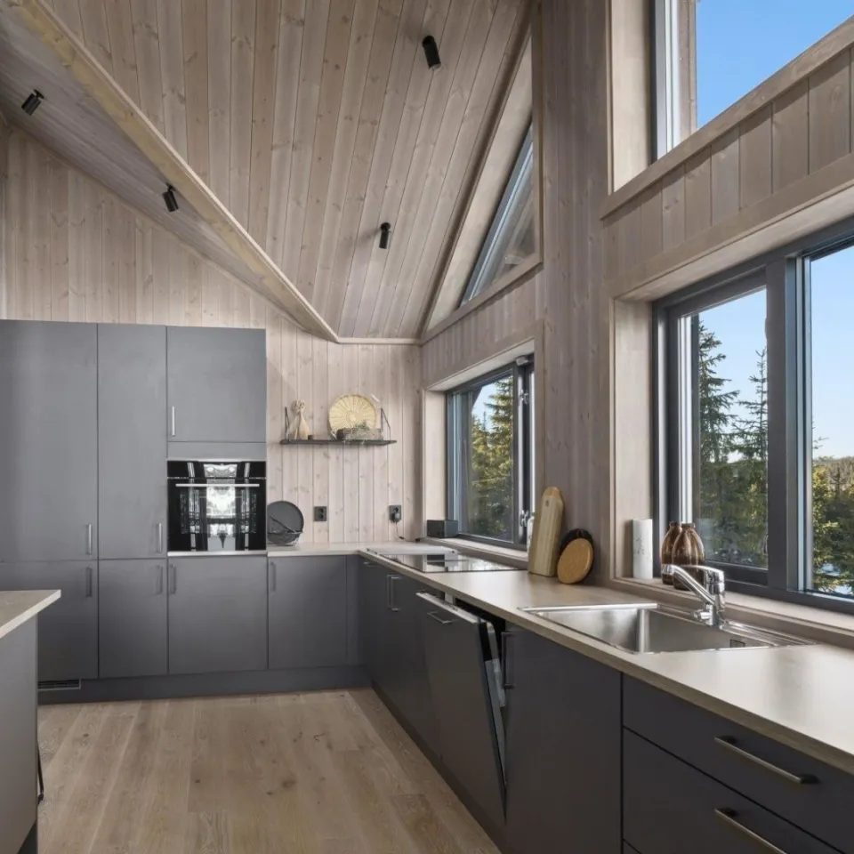 KVITFJELL VARDEN LODGE