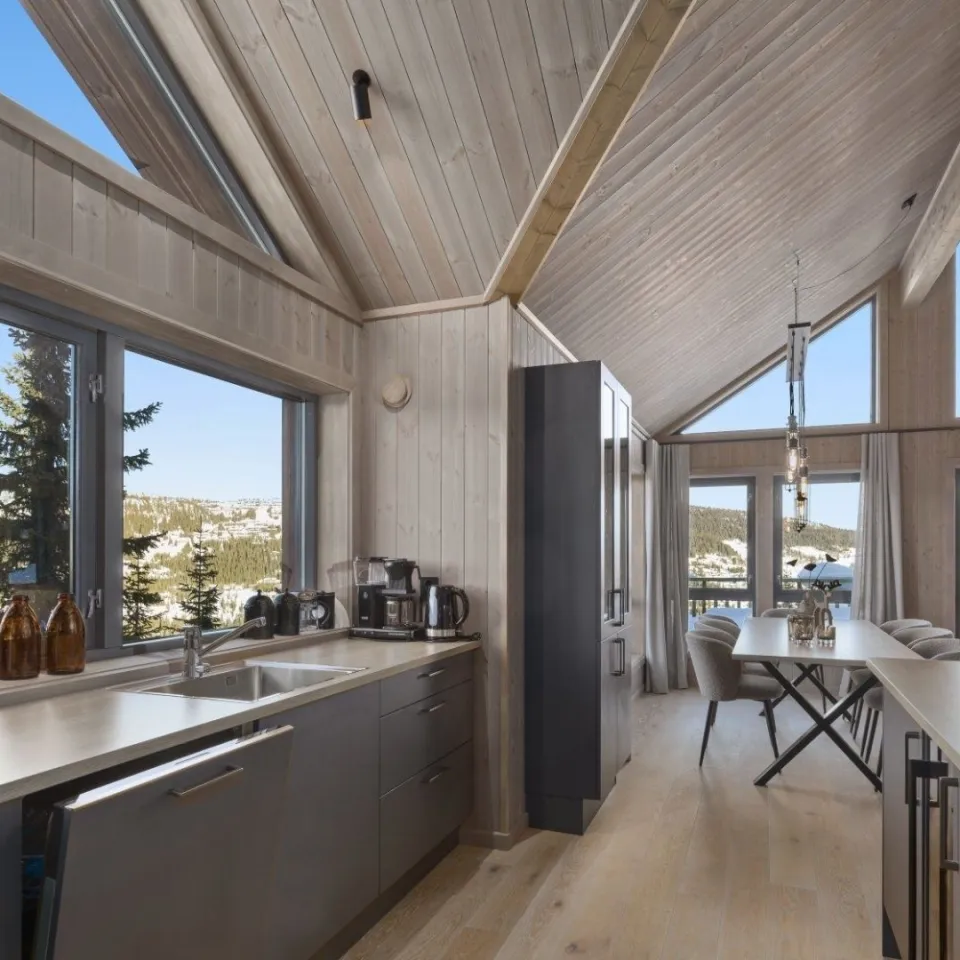 KVITFJELL VARDEN LODGE