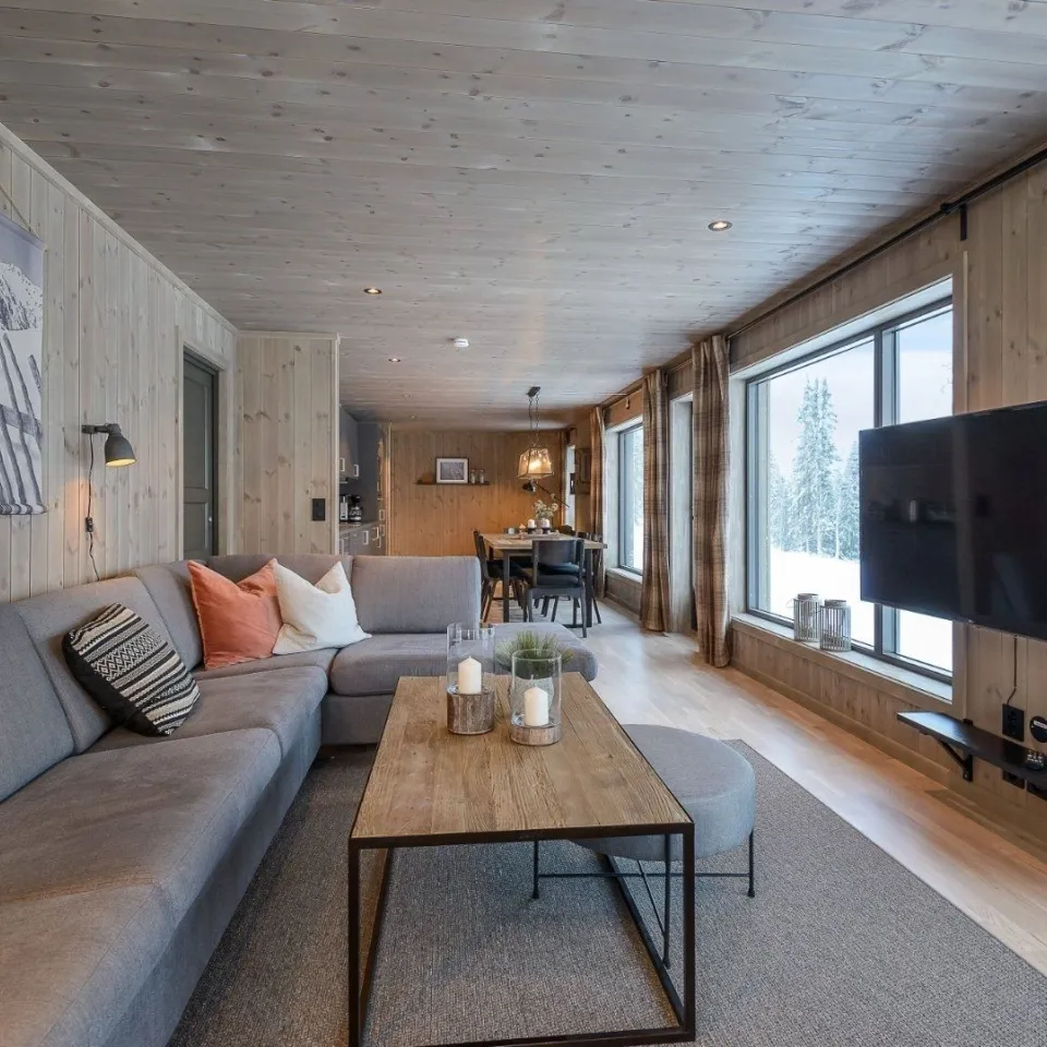 VARDEN FJELLANDSBY 208