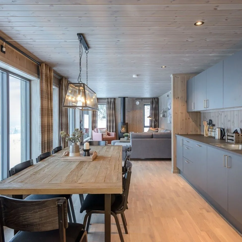 VARDEN FJELLANDSBY 208