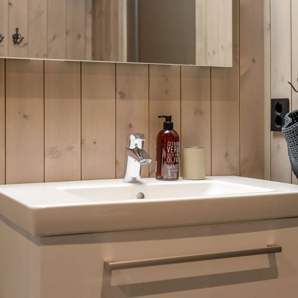 VARDEN FJELLANDSBY 226