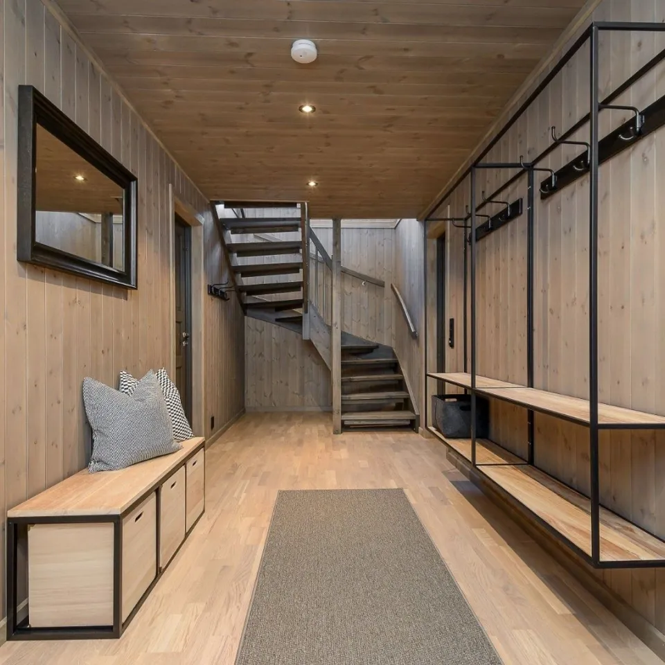 VARDEN FJELLANDSBY 212A