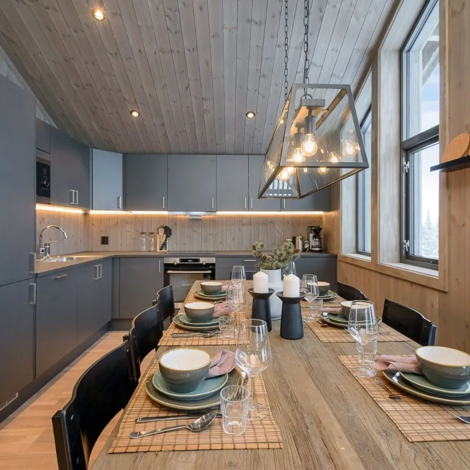 VARDEN FJELLANDSBY 220