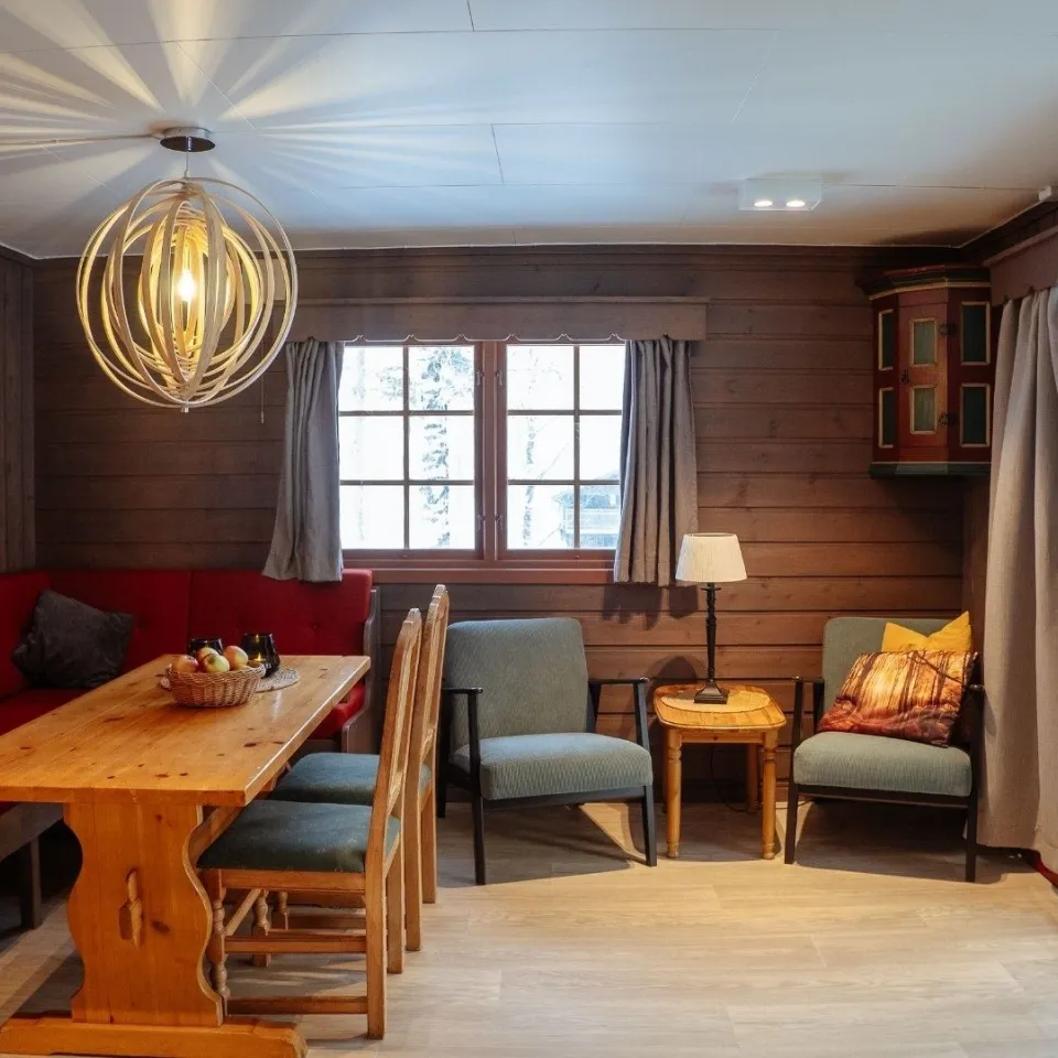 Helårshytte Høgsveen for 6 personer med dusj og wc