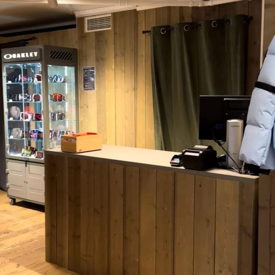 Kvitfjell Sport/Gästezentrum – Mellomstasjonen