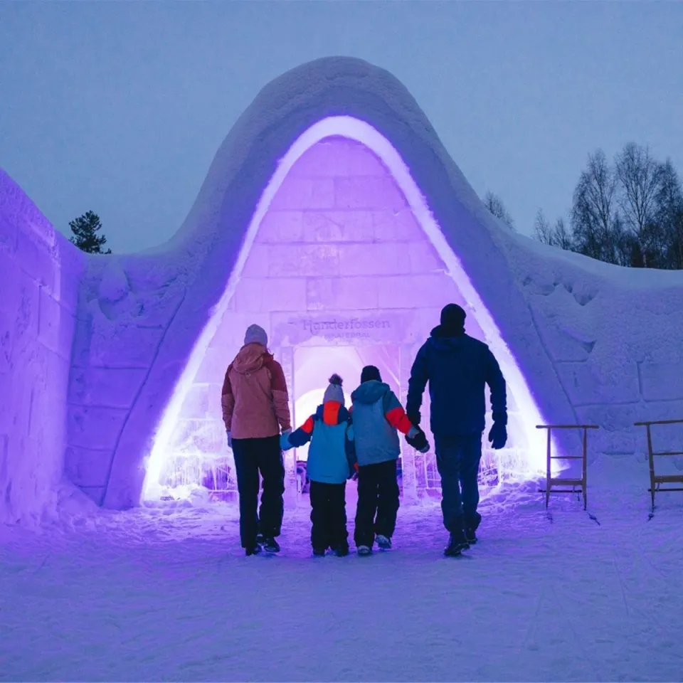 Overnattingspakke med billett til Hunderfossen vinterpark