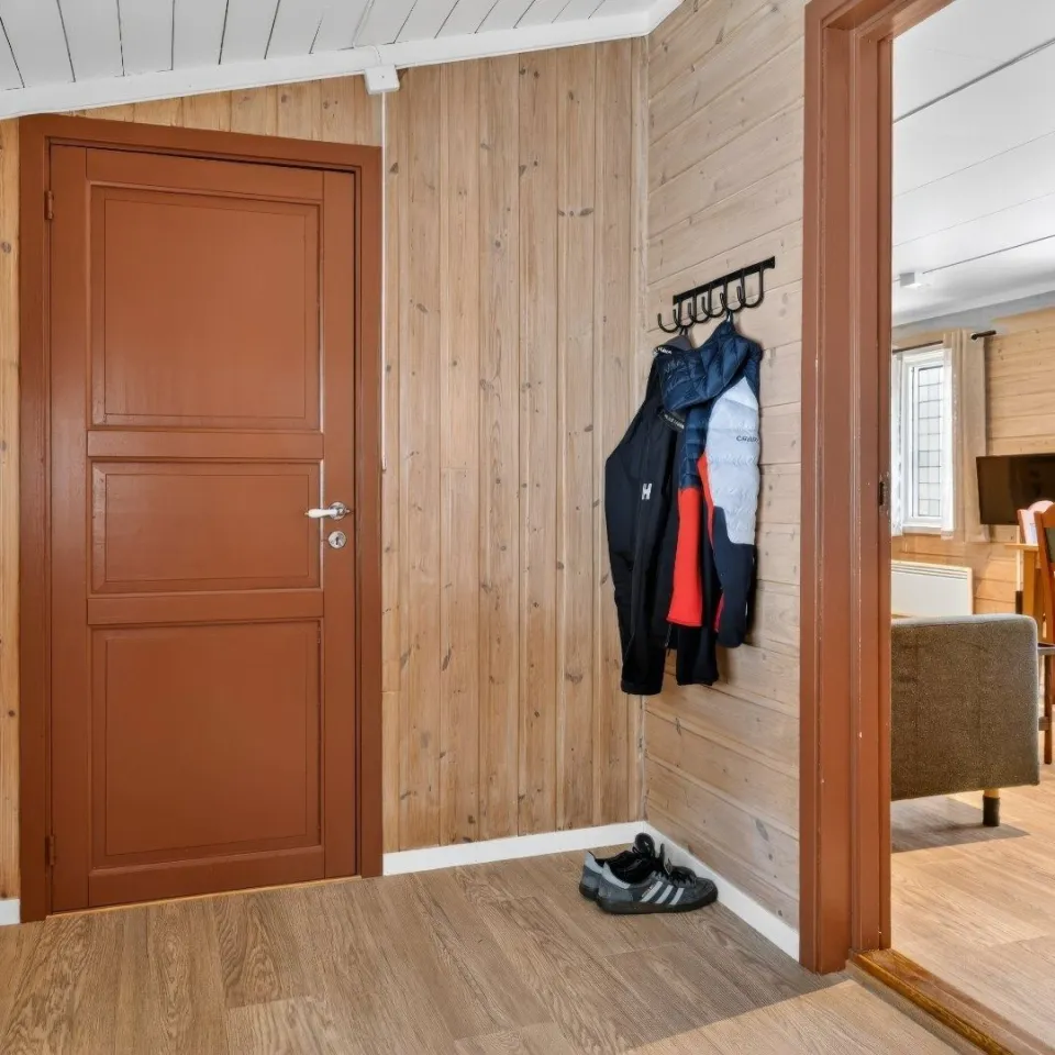 Helårshytte for 8 personer med dusj og wc