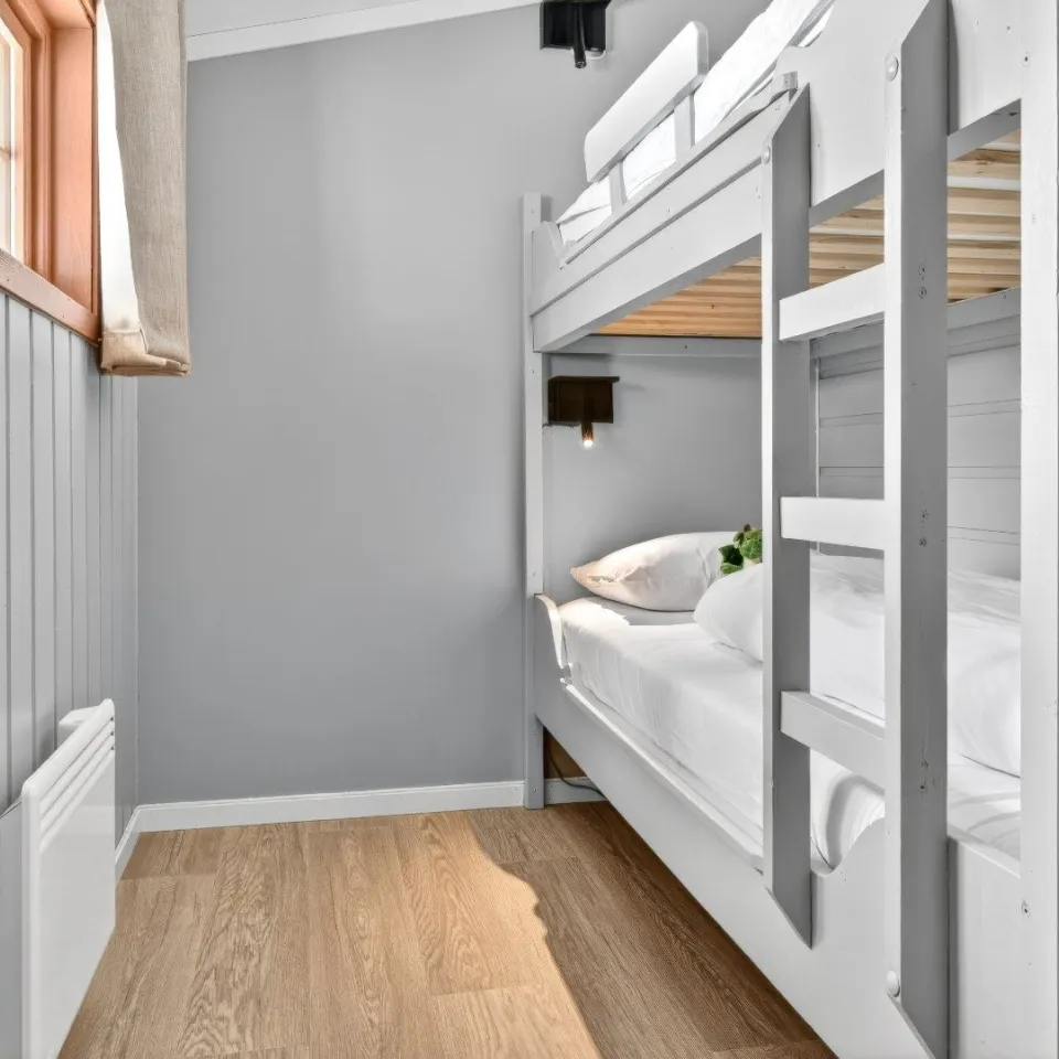 Helårshytte for 8 personer med dusj og wc