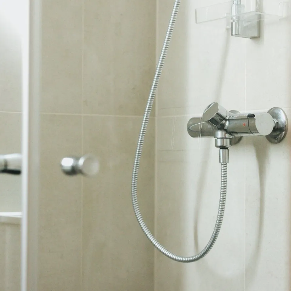 Helårshytte for 8 personer med dusj og wc