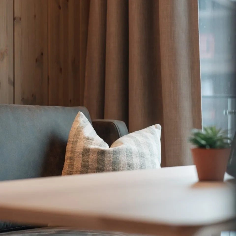 Hotellrom for 4 personer med dusj og wc