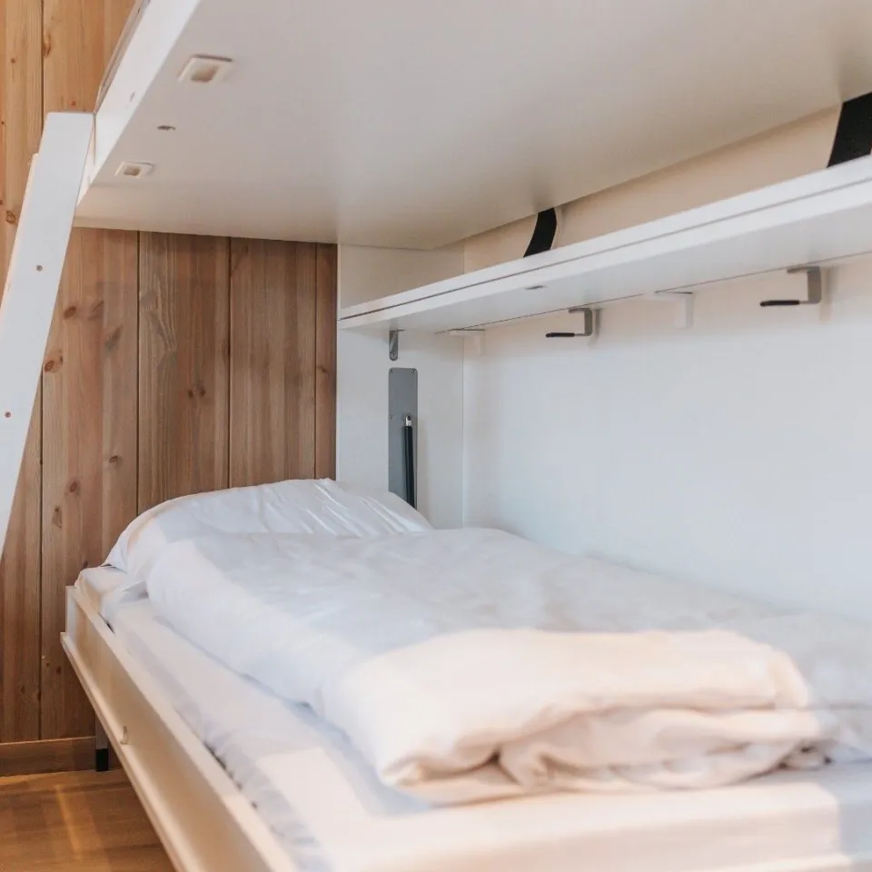 Hotellrom for 4 personer med dusj og wc