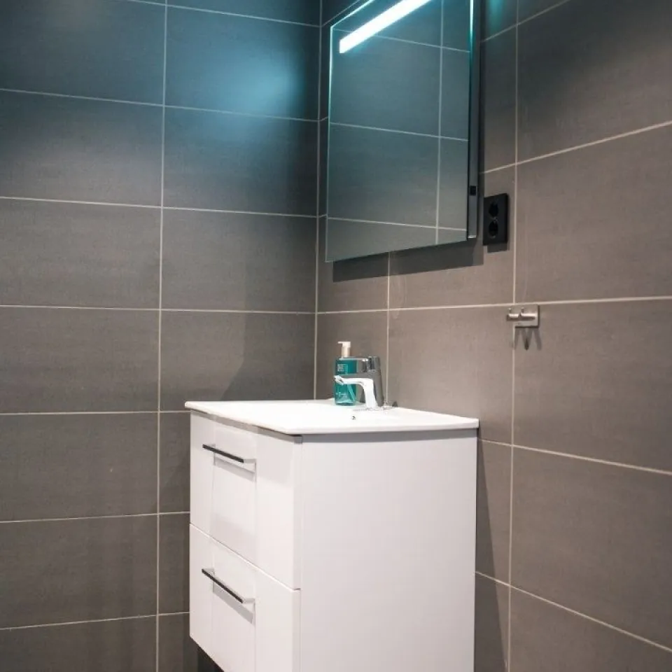 Hotellrom for 4 personer med dusj og wc