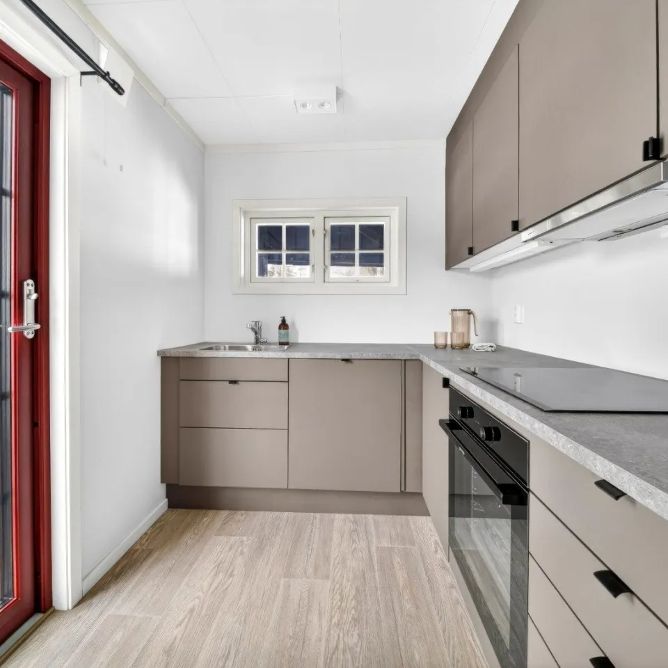 Helårshytte for 8 personer med dusj og wc