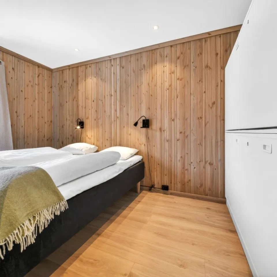 Hotellrom for 4 personer med dusj og wc