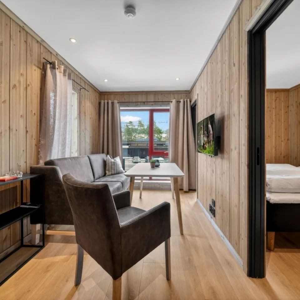 Hotellrom for 4 personer med dusj og wc