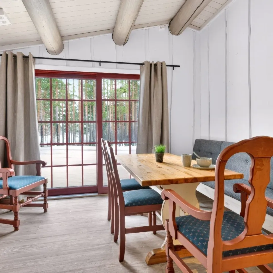 Renovert Helårshytte for 4 personer med dusj og wc