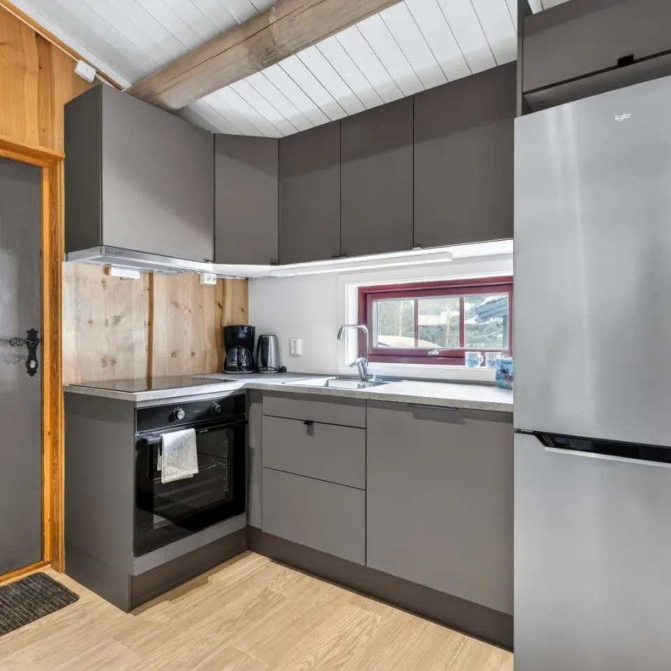 Renovert Helårshytte for 4 personer med dusj og wc