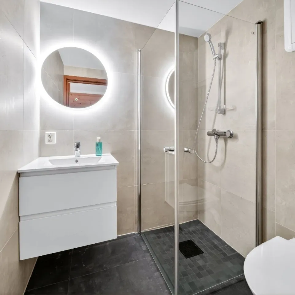 6-bed cabin Høgsveen with shower and toilet