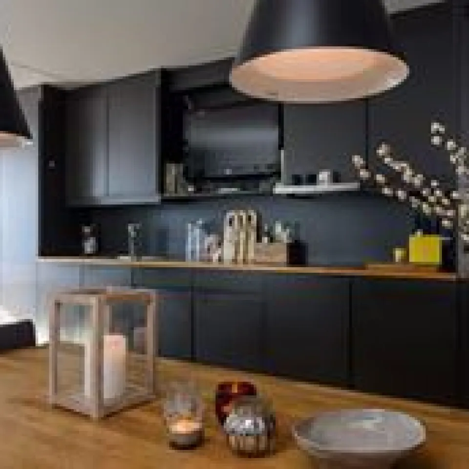 STUDIO H A208