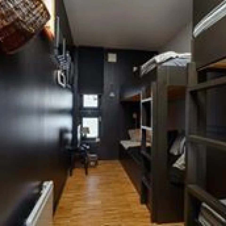 STUDIO H A208