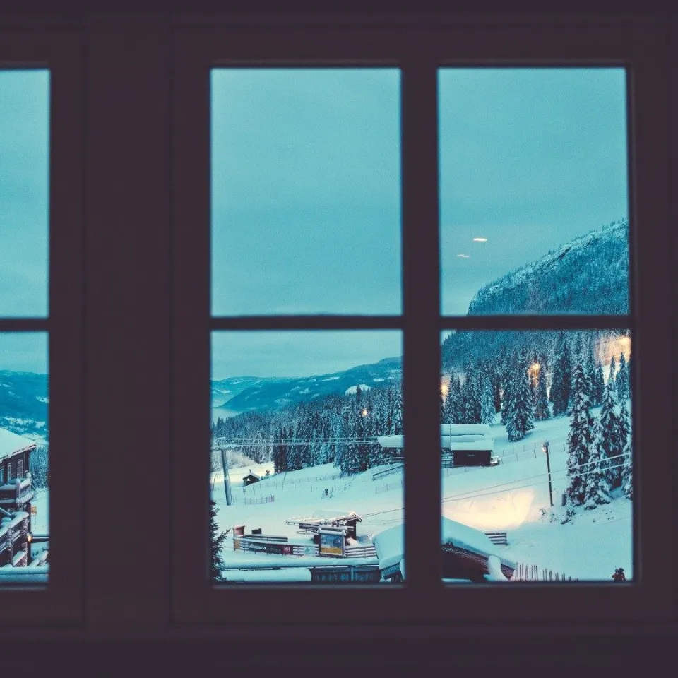 Twinrom med balkong og utsikt