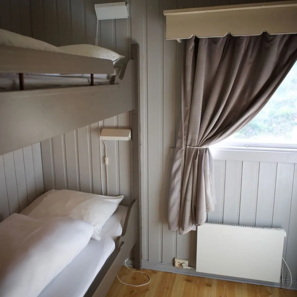 Helårshytte for 4 personer med dusj og wc