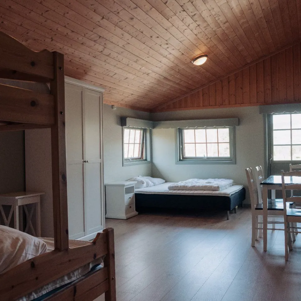 Leilighet med 10 sengeplasser på 2.etasje i campingbygget