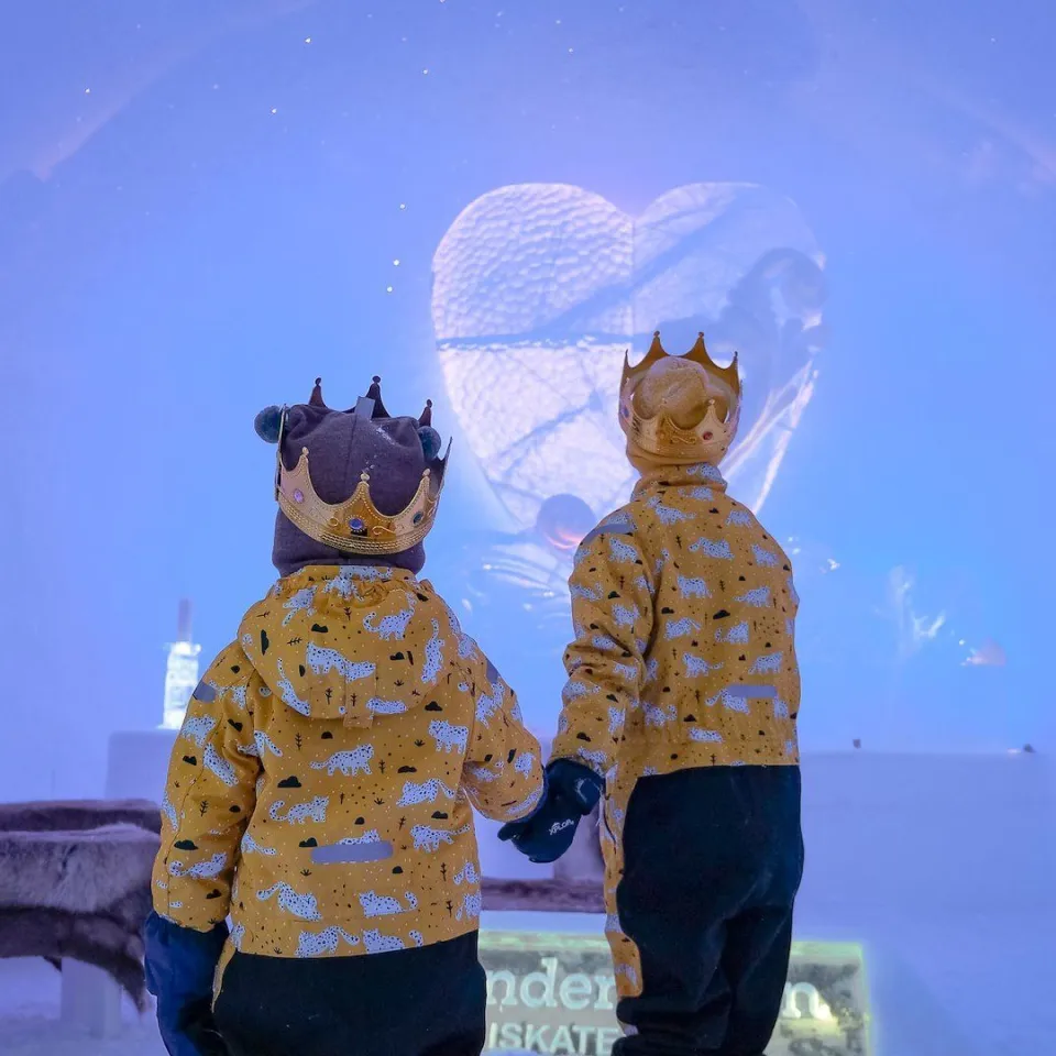 Pakke med overnatting i Snøhotellet Familierom