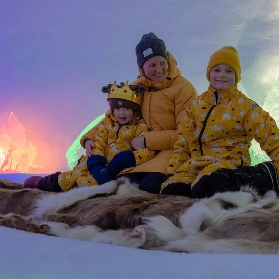 Pakke med overnatting i Snøhotellet Familierom