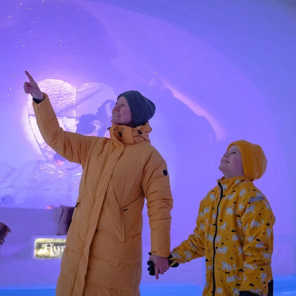 Pakke med overnatting i Snøhotellet Familierom