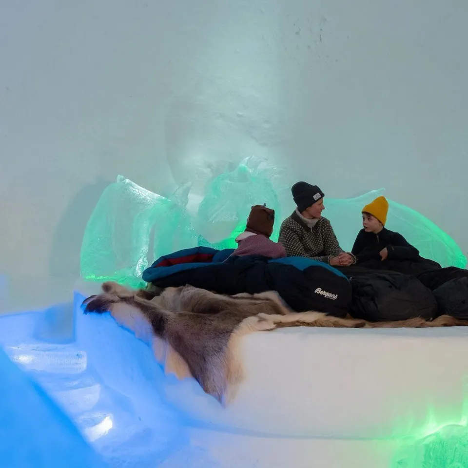 Pakke med overnatting i Snøhotellet Familierom