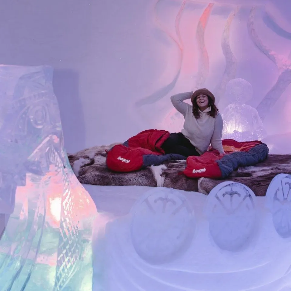 Pakke med overnatting i Snøhotellet Familierom