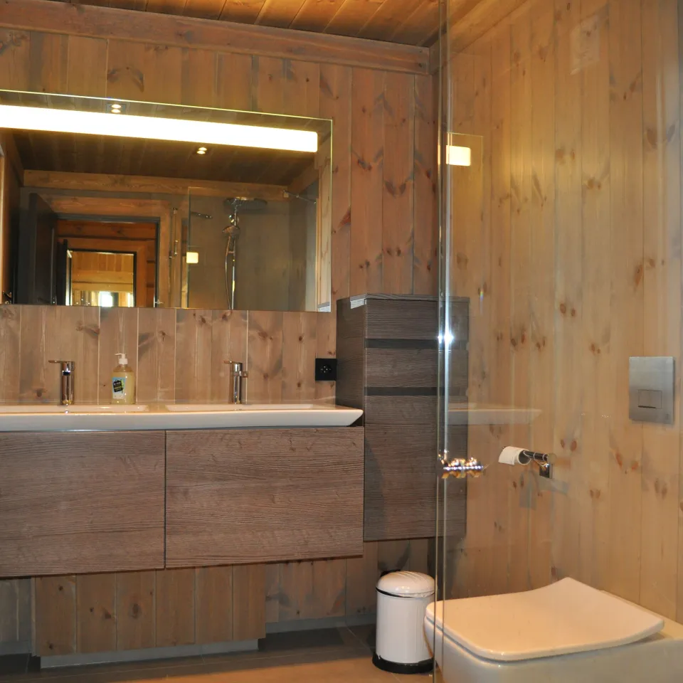 SVARTSKARDVEGEN 185