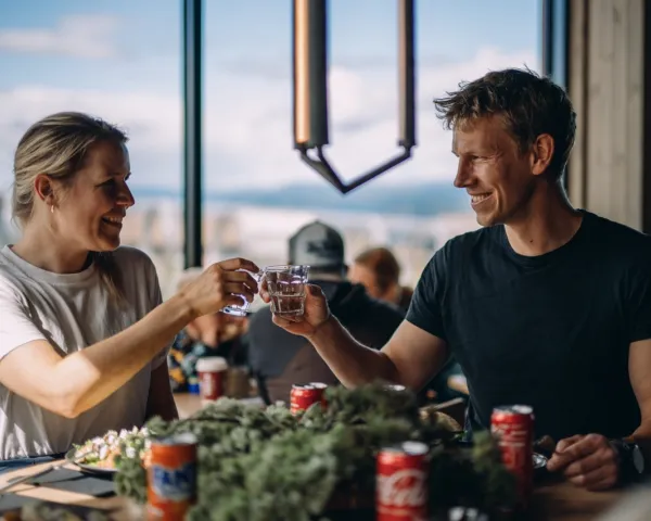 Familie i Hafjell som nyter middag
