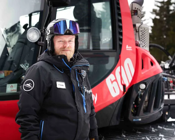 avdelingsleder Arena i Hafjell, Frode Warming foran tråkkemaskin.
