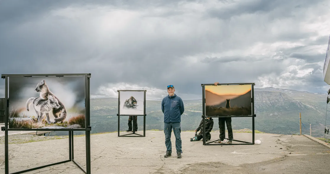 Fotograf Vegard Antonsen og Alpinco setter opp en gratis utendørs fotoutstilling på toppen av Hovden i sommer