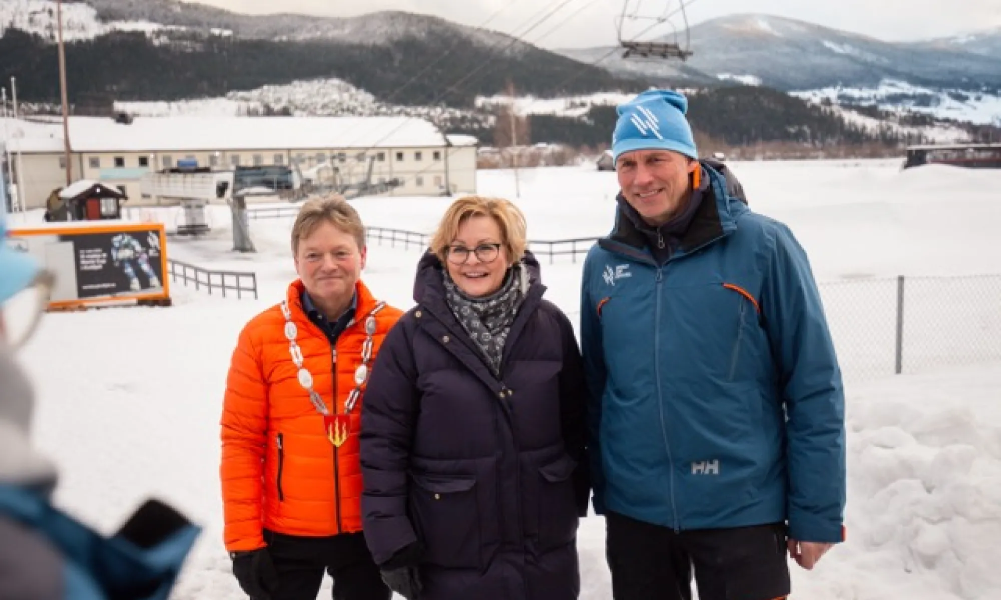 Ordfører i Ringebu, Arne Fossmo, sammen med adm,.dir i SJ, Rikke Lind og CEO i Hafjell Kvitfjell Alpint, Ole Kristian Kirkerud. Foto: Alpinco.