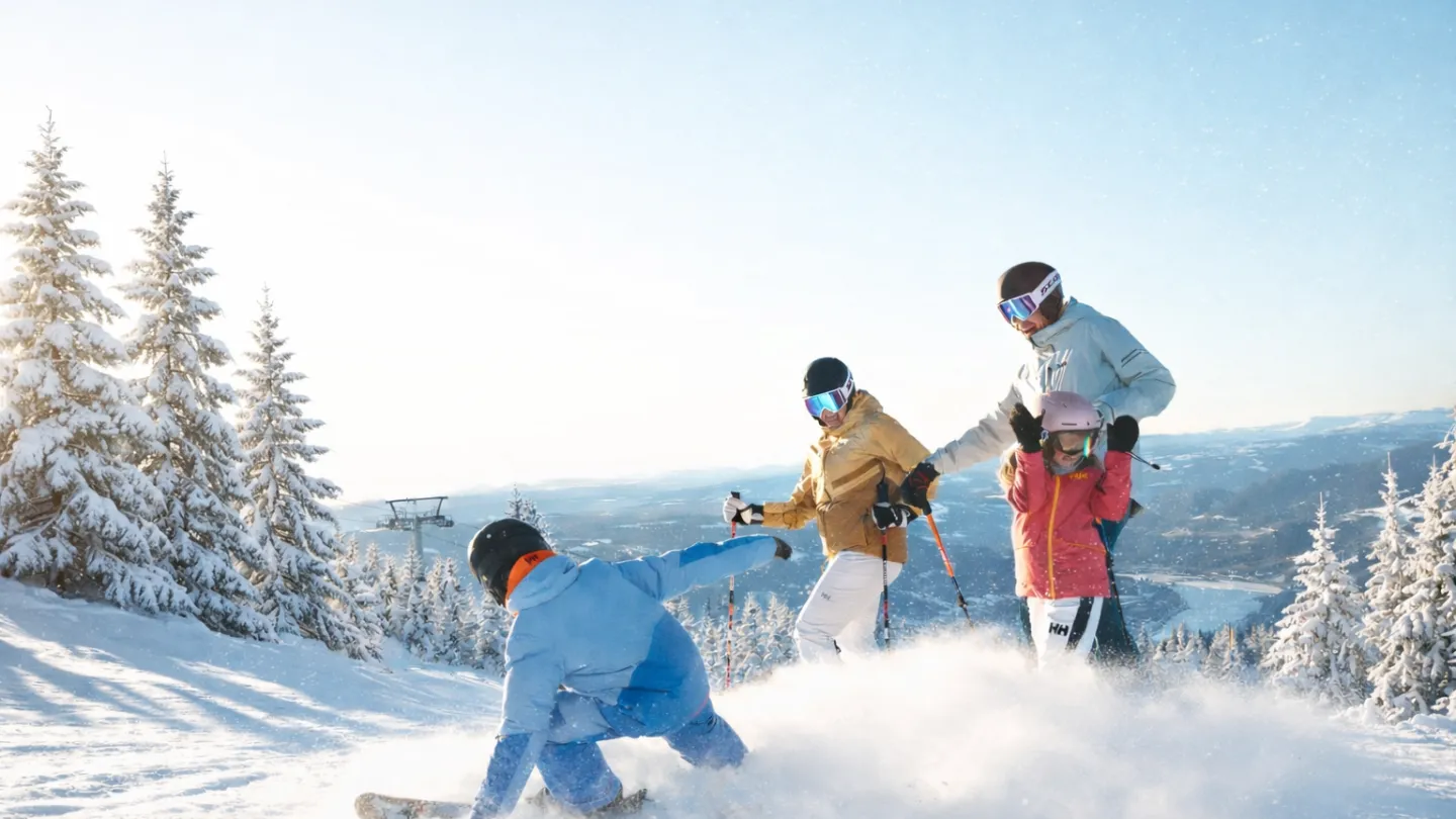 Familie og snø i Hafjell på ski.